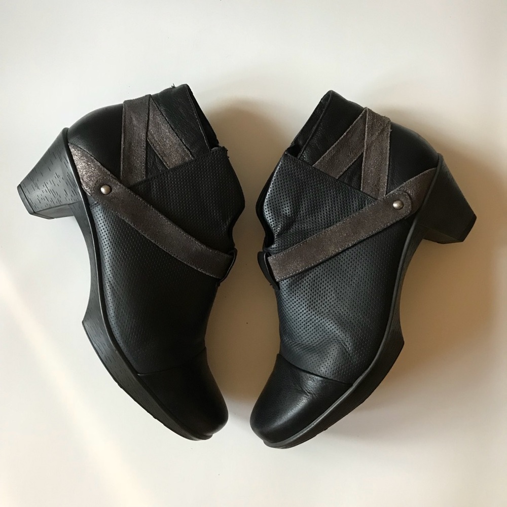 NAOT booties black leather sz 40 women’s